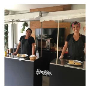 Barraquinhas gourmet para eventos corporativos em São Paulo com montagem completa no local sabores variados doces e salgados decoração personalizada atendimento profissional e presença em bairros como Berrini Itaim Bibi Jardim Europa e Moema além de feiras e centros de eventos como Anhembi São Paulo Expo e Expo Center Norte